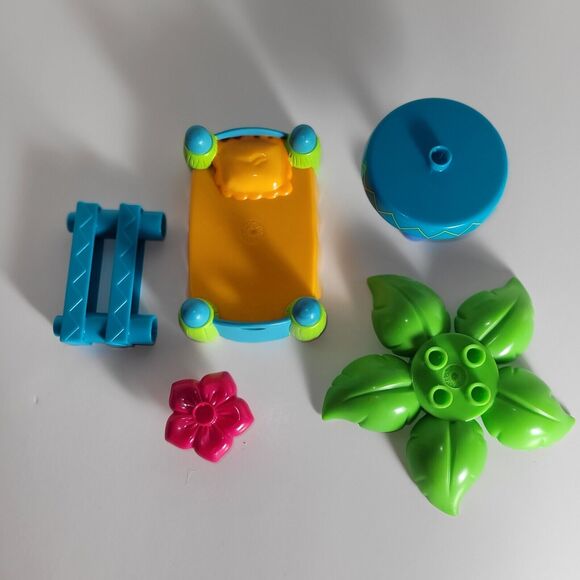 Dora Mega Bloks 3026 Nick Jr. Parts Bed Tree Table Flower Fence - Picture 2 of 3